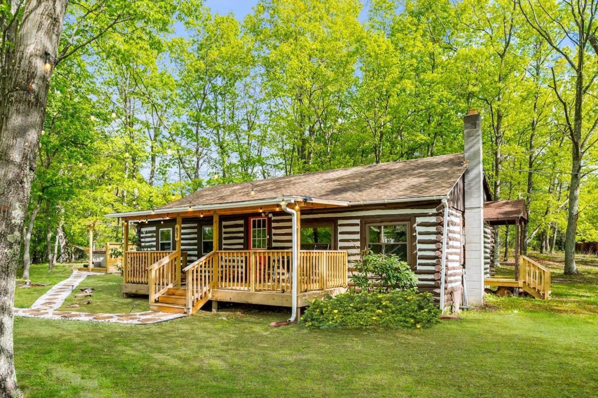 Modernized Log Cabin W Hot Tub Fire Pit & Views Berkeley Springs Extérieur photo