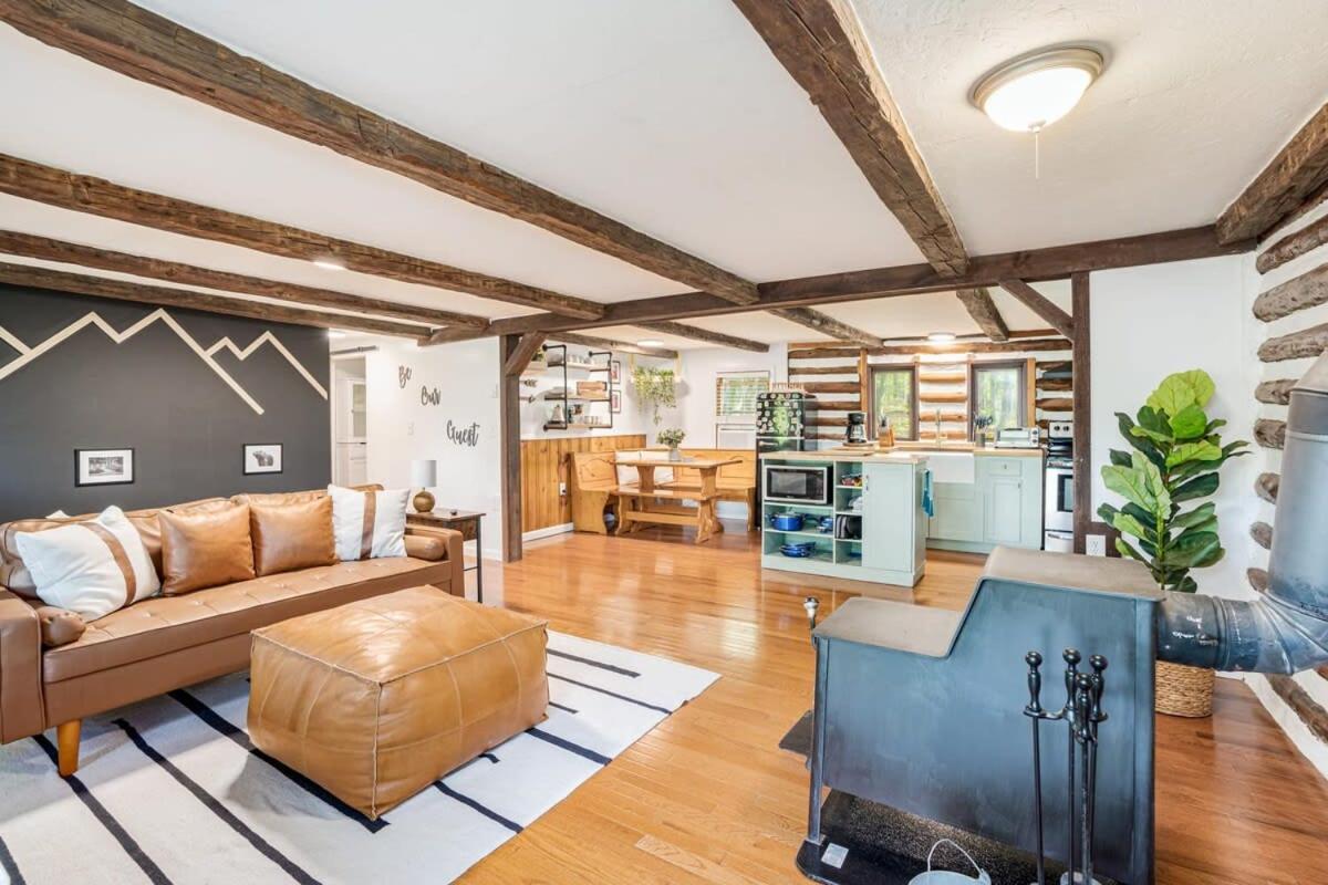 Modernized Log Cabin W Hot Tub Fire Pit & Views Berkeley Springs Extérieur photo
