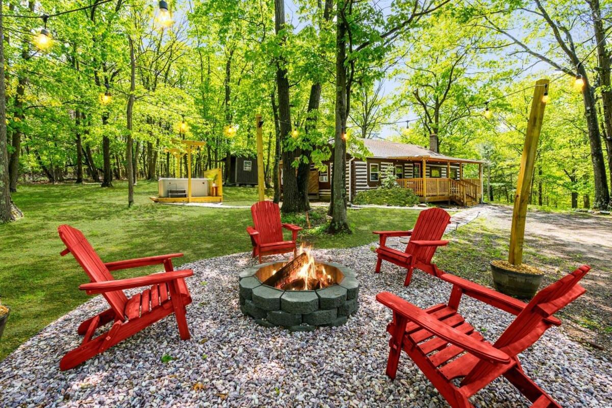 Modernized Log Cabin W Hot Tub Fire Pit & Views Berkeley Springs Extérieur photo