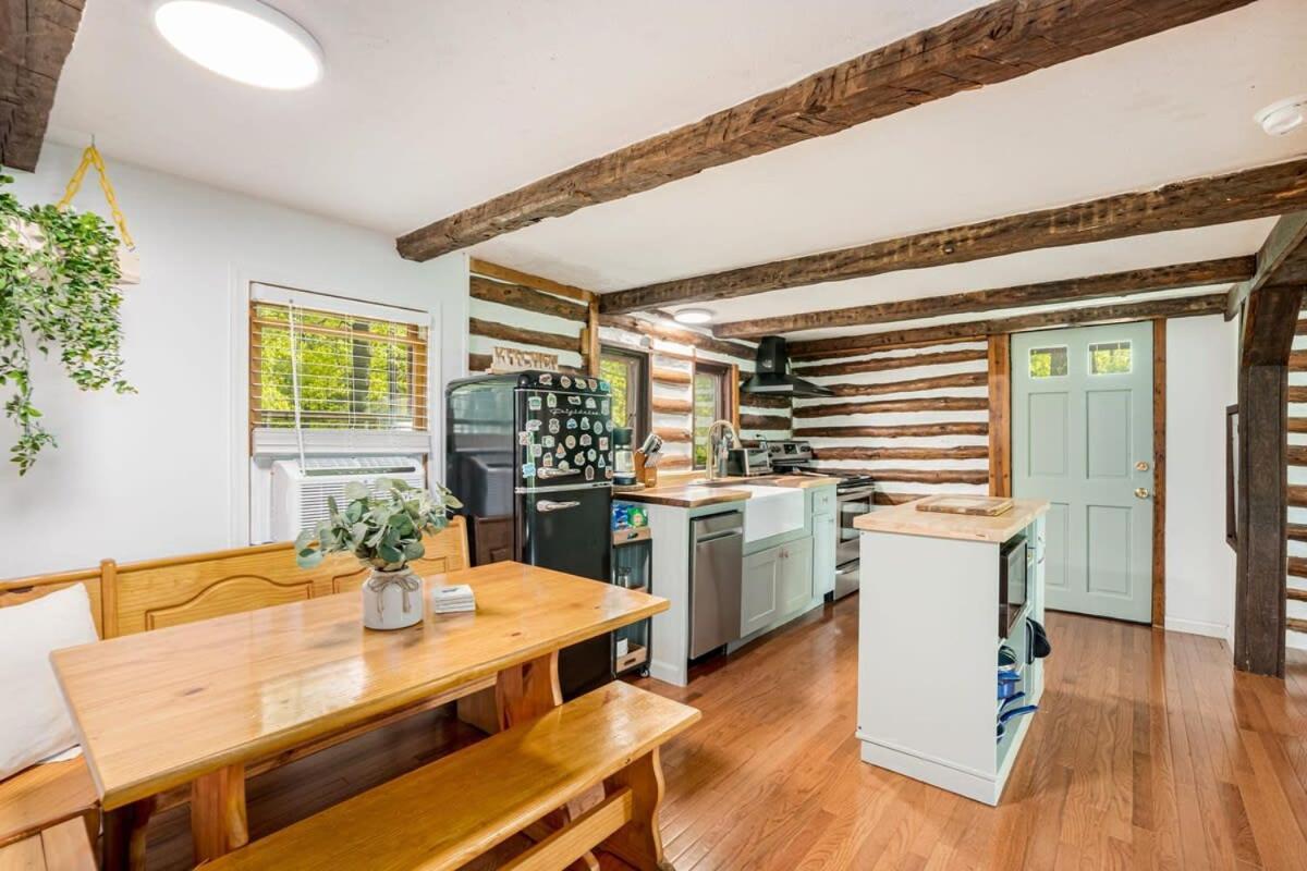 Modernized Log Cabin W Hot Tub Fire Pit & Views Berkeley Springs Extérieur photo