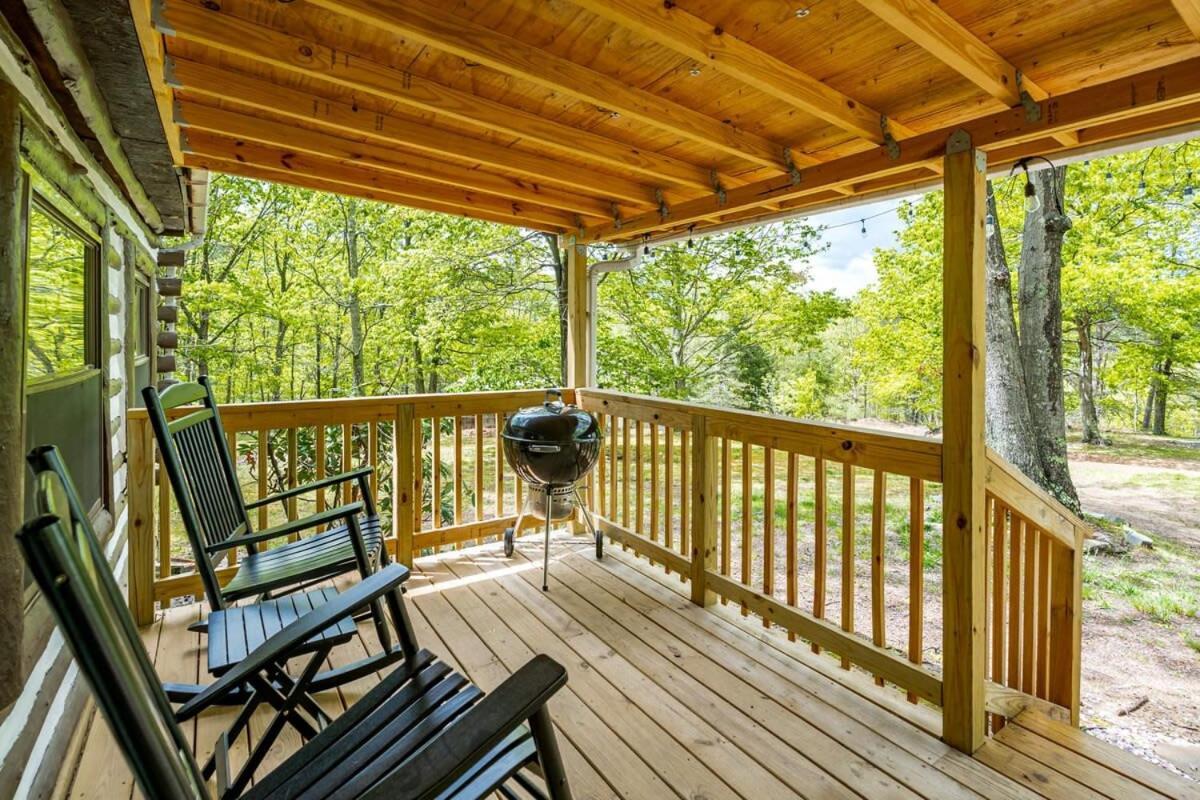 Modernized Log Cabin W Hot Tub Fire Pit & Views Berkeley Springs Extérieur photo